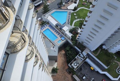 SURFERS PARADISE ABSOLUTE BEACHFRONT WITH VIEWS, HIGH LEVEL 1br Apt - IDEAL FOR COUPLES or 2 PPL TRAVELLING TOGETHER SURFERS PARADISE ABSOLUTE BEACHFRONT WITH VIEWS, HIGH LEVEL 1br Apt - IDEAL FOR COUPLES or 2 PPL TRAVELLING TOGETHER