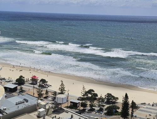 SURFERS PARADISE ABSOLUTE BEACHFRONT WITH VIEWS, HIGH LEVEL 1br Apt - IDEAL FOR COUPLES or 2 PPL TRAVELLING TOGETHER SURFERS PARADISE ABSOLUTE BEACHFRONT WITH VIEWS, HIGH LEVEL 1br Apt - IDEAL FOR COUPLES or 2 PPL TRAVELLING TOGETHER