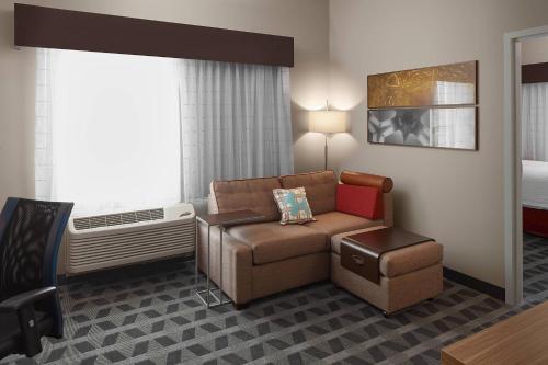 1 king bed, 1 sofa bed