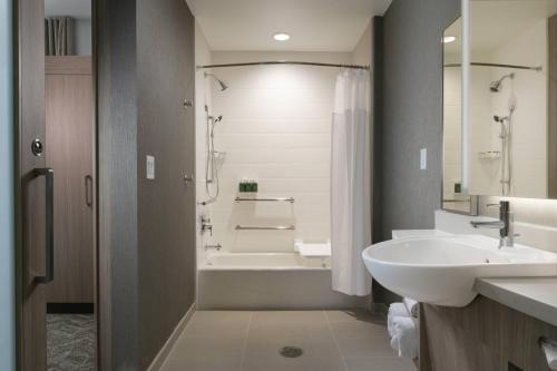 SpringHill Suites Texas City - image 9