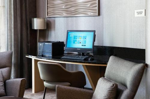 SpringHill Suites Bakersfield - image 12