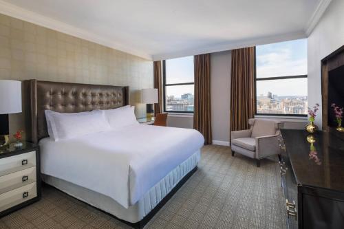 Guest room, 1 King Bed room in The Ritz-Carlton Philadelphia