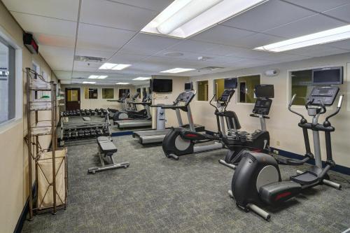 SpringHill Suites by Marriott Dallas NW Highway at Stemmons/I-35E - 피트니스 센터