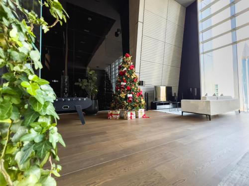 Stunning Burj Khalifa & Downtown Views - Elegant 1BR in The Iconic Index Tower, Dubaï (photo 10)