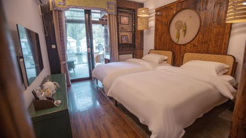 Twin room with Lotus Pond  View , Balcony, Bathtub, and Fireplace