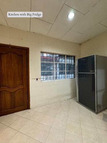 Spacious 5 Bedroom Double Storey House - image 12