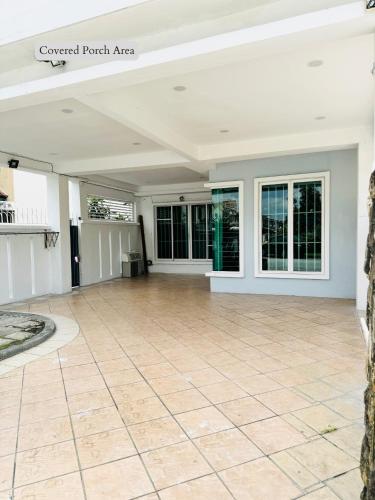 Spacious 5 Bedroom Double Storey House - image 8