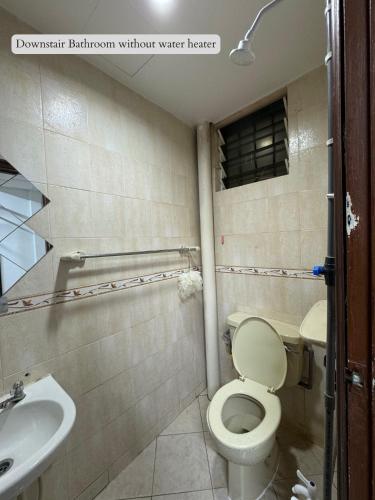 Spacious 5 Bedroom Double Storey House - image 7