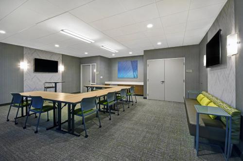SpringHill Suites by Marriott St. Paul Arden Hills - image 3