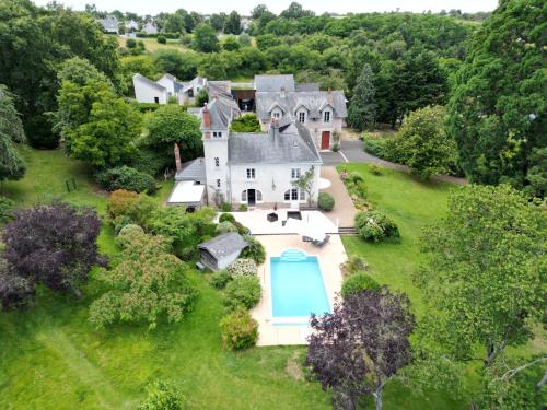 Exterior view, Magnifique maison de maitre saumuroise in Le Bois Brard
