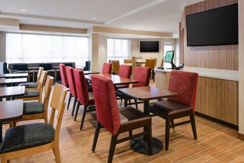 TownePlace Suites by Marriott Kansas City Airport - image 2