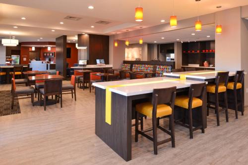 TownePlace Suites by Marriott Laplace - image 10