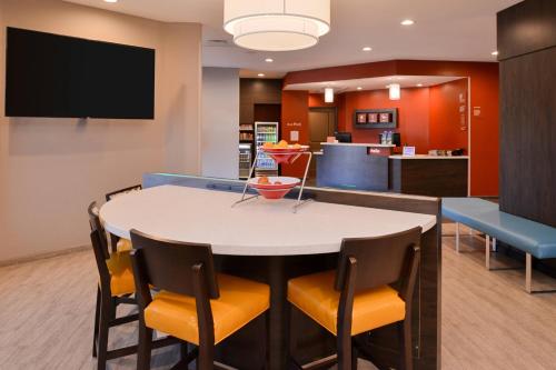 TownePlace Suites by Marriott Laplace - image 7