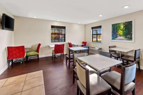 Days Inn by Wyndham Brownsville - image 8