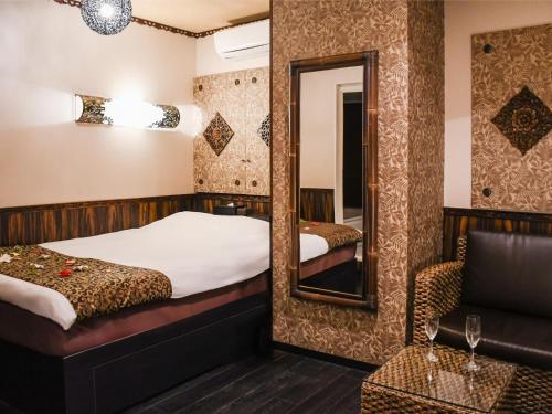 room detail thumbnail 1