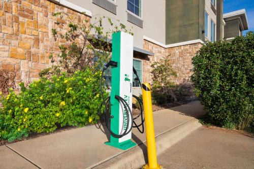 La Quinta by Wyndham Ft. Worth - Forest Hill TX - main image