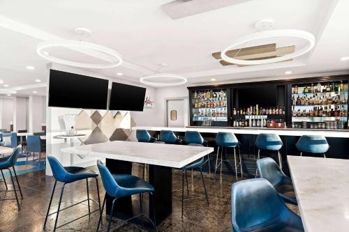 Holiday Inn Express And Suites George Quincy South - 바/라운지