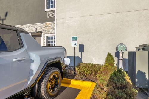 Best Western Plus Bolingbrook - image 13