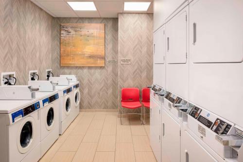 SpringHill Suites Indianapolis Downtown - image 12