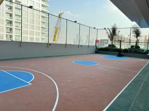 Spacious Studio with Burj Khalifa Views, Dubai (photo 4)