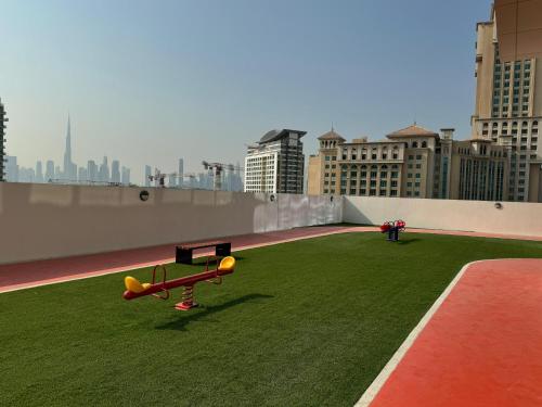 Spacious Studio with Burj Khalifa Views, Dubai (photo 6)