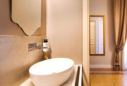 Double Room image 10