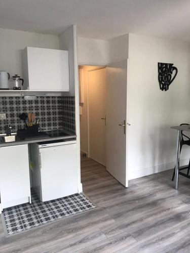 Kitchen, Charmant studio au bord du lez in La Lironde