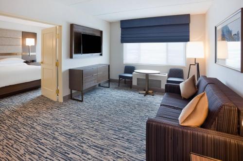 1 king bed, 1 sofa bed