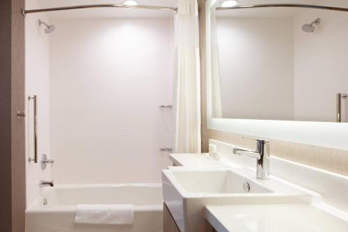SpringHill Suites by Marriott Ames - image 12