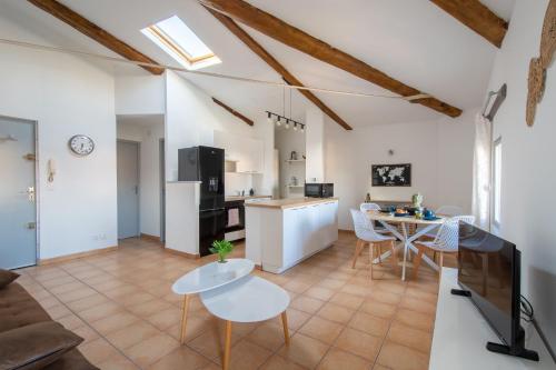 Facilities, L'Horizon Suspendu, proche chateau, commerces near Aux bons petits plats