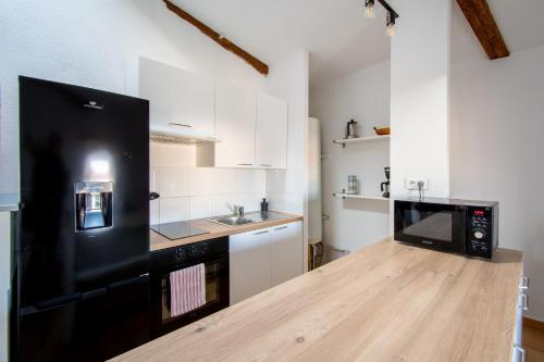 Kitchen, L'Horizon Suspendu, proche chateau, commerces near Aux bons petits plats