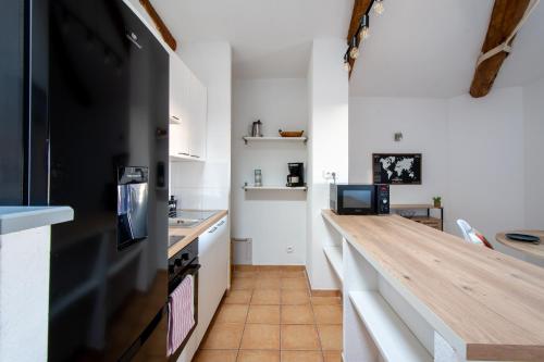 Kitchen, L'Horizon Suspendu, proche chateau, commerces near Aux bons petits plats