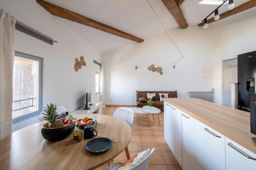 Facilities, L'Horizon Suspendu, proche chateau, commerces near Aux bons petits plats