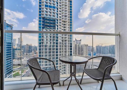 Burj Khalifa Canal View Fully Furnished Studio At Damac Prive - Balcony/terrace