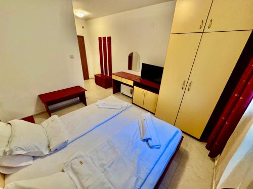 Double or Twin Room with Bathroom