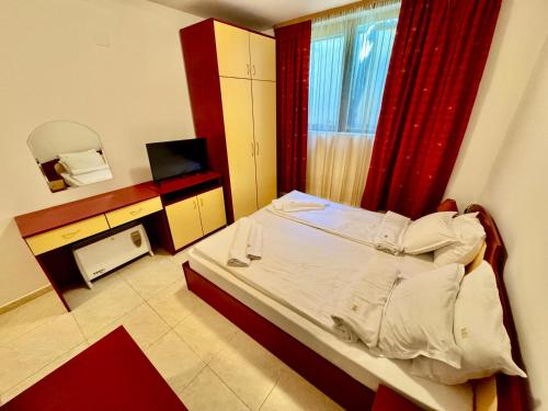 Double or Twin Room with Bathroom image 5