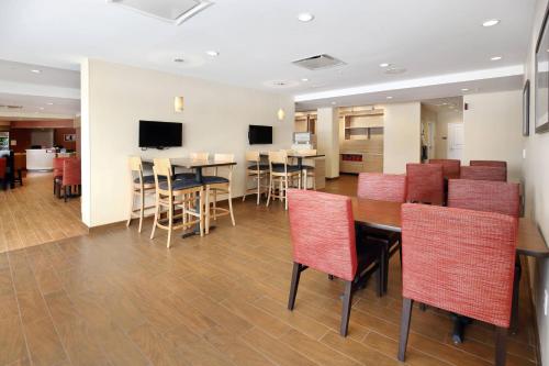 Ēdiens un dzērieni, TownePlace Suites by Marriott Grove City Mercer/Outlets in Springfield Township (PA)