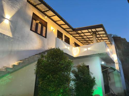 Double Room with Balcony image 5