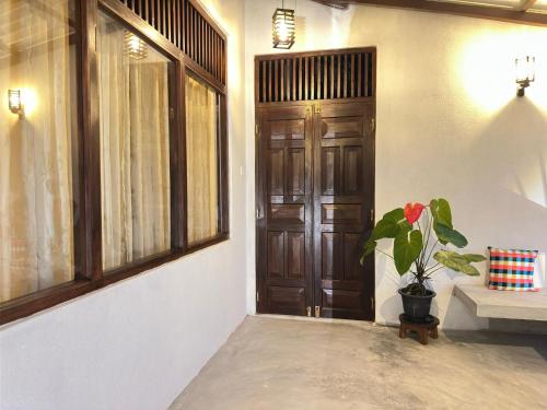 Double Room with Balcony image 4