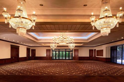 Sheraton DFW Airport Hotel - image 11