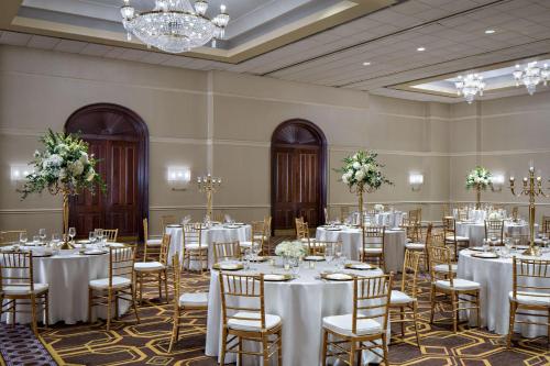 Sheraton DFW Airport Hotel - image 9