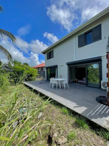 Vista exterior, Kaza Jolan à Sainte Anne (Kaza Jolan a Sainte Anne) in Sainte Anne