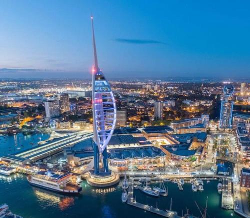 Breakfast With A View Free Parking and Water Access in Fareham