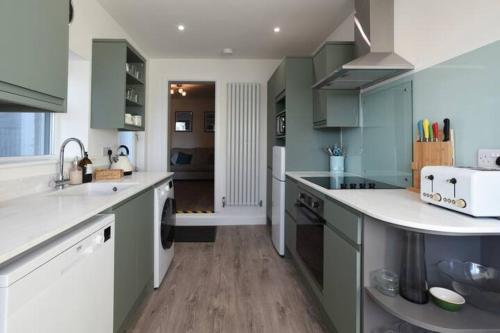 Breakfast With A View Free Parking and Water Access in Fareham