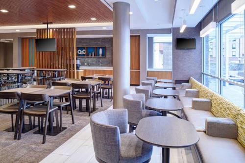 大堂, SpringHill Suites by Marriott Wixom Novi in 威克瑟姆