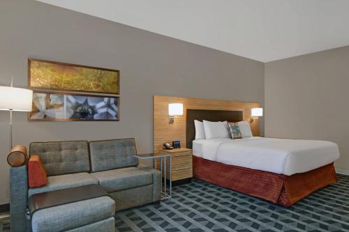 1 king bed, 1 sofa bed
