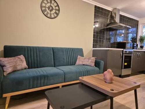 Wolverhampton - 4 bed, 2 bath, Parking & Wifi, Wolverhampton (photo 7)