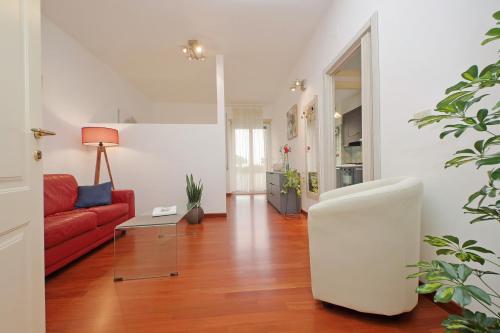 Modern Apartment near Metro Malatesta with Balcony & Wi-Fi, Roma (foto 6)