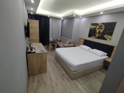 1 queen bed