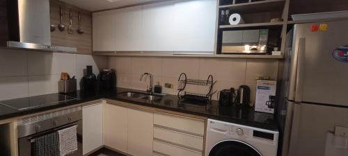 Konyha, Excelente apartamento a una cuadra de la playa brava in Aidy Grill